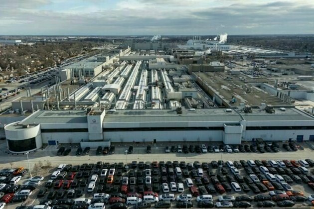 Trump delays 25% tariff on vehicle imports from Mexico, Canada