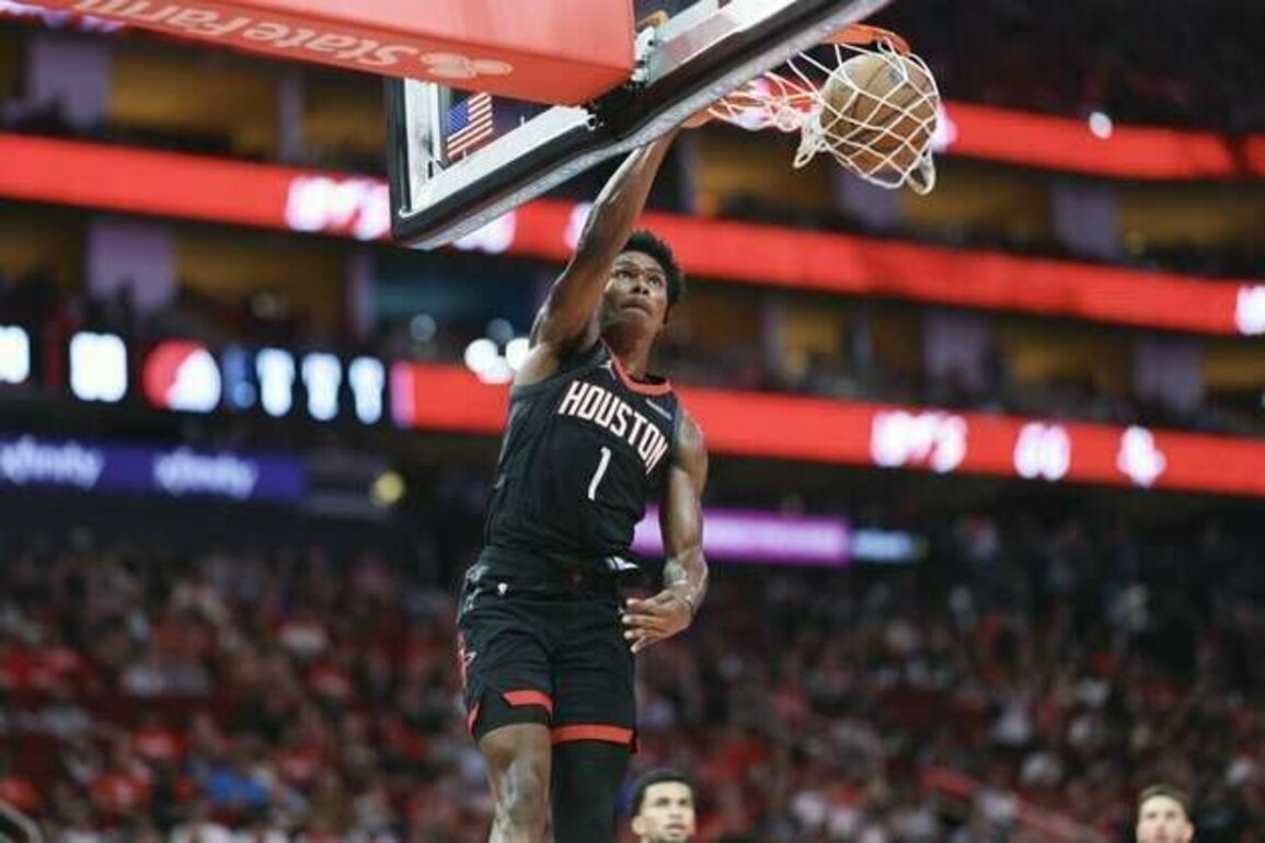 Rockets romp to 140 points in demolition of Trail Blazers