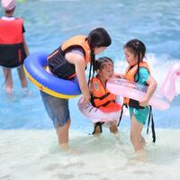 Cool-down tourism, mushroom foraging heat up Yunnan's summer retreat