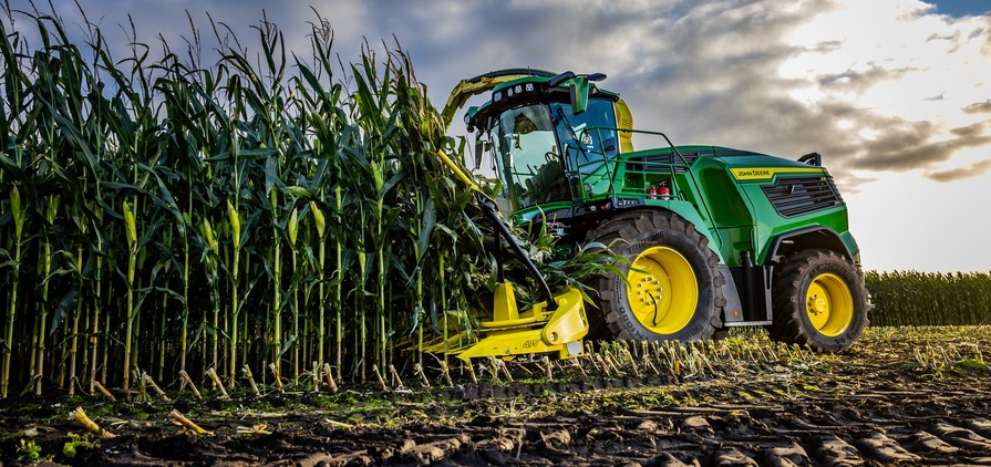 John Deere has announced a new lineup of self-propelled forage harvesters which peak at 750kW (1000hp).