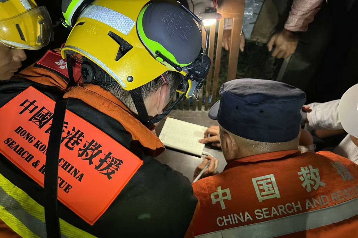 FOCUS | Chinese rescuers extricate survivor trapped for 125 hours in Myanmar's Mandalay