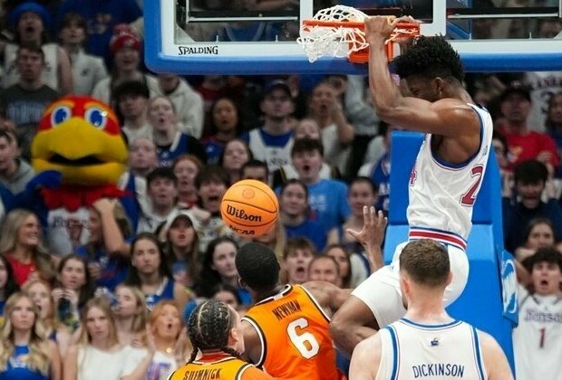 No. 23 Kansas halts skid with blowout of Oklahoma State