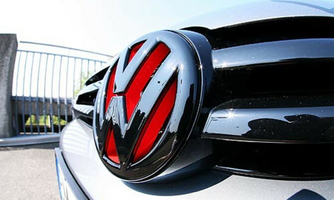 Embattled VW sinks deeper into mire of emissions-cheating scandal Embattled VW sinks deeper into mire of emissions-cheating scandal