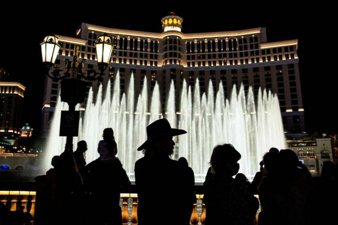 2 killed in shooting on Las Vegas Strip