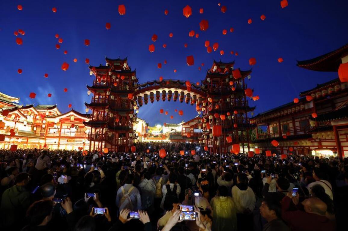 Update: China's May Day holiday trips, spending both rise year on year