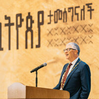 Bill Gates to spend his fortune addressing challenges in Africa