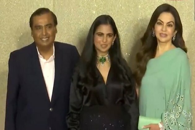 Mukesh Ambani, Nita Ambani, Isha Ambani and family arrive at Jio World Plaza launch