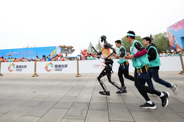 (SP)CHINA-BEIJING-E-TOWN HALF MARATHON AND HUMANOID ROBOTS HALF MARATHON (CN)
