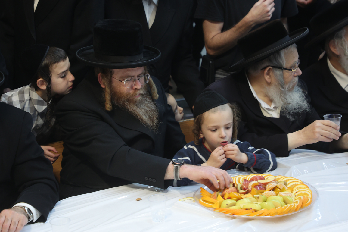 ISRAEL-REHOVOT-HOLIDAY-TU BISHVAT