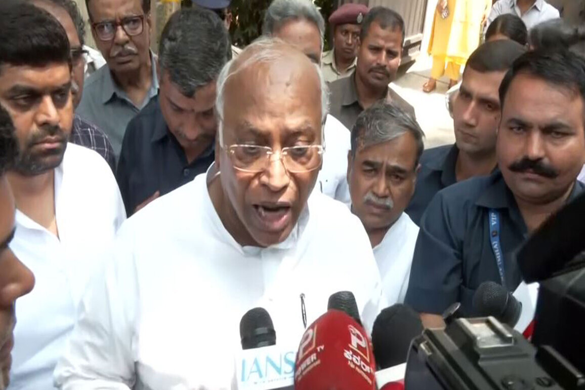 "They are doing it for political reasons": Mallikarjun Kharge slams Centre ahead of special Parliament sitting on women's reservation amendments