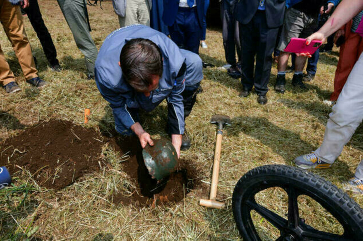 German burials of Nazi war dead stir controversy over national memory
