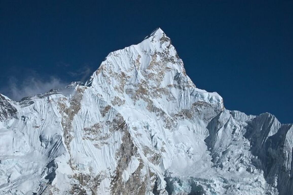 First climb of season to Mt. Everest held up by 100-foot ice tower 
