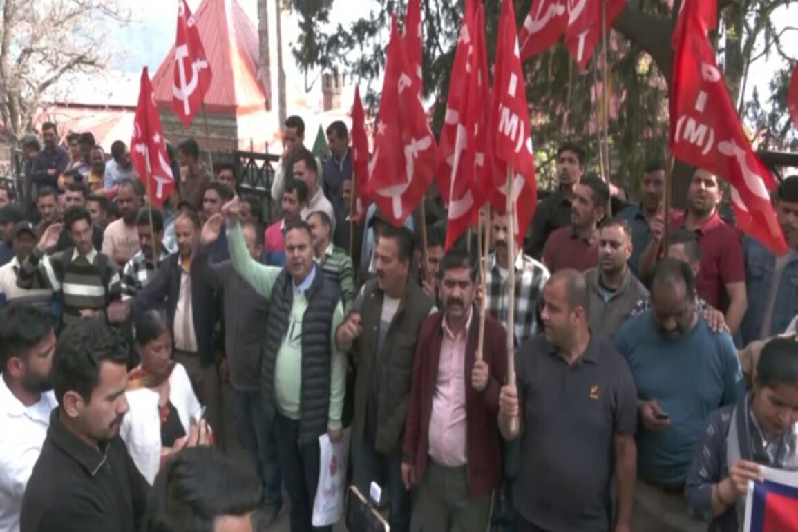 Himachal Pradesh: CPIM warns of escalating protests if bus fare hike not rolled back