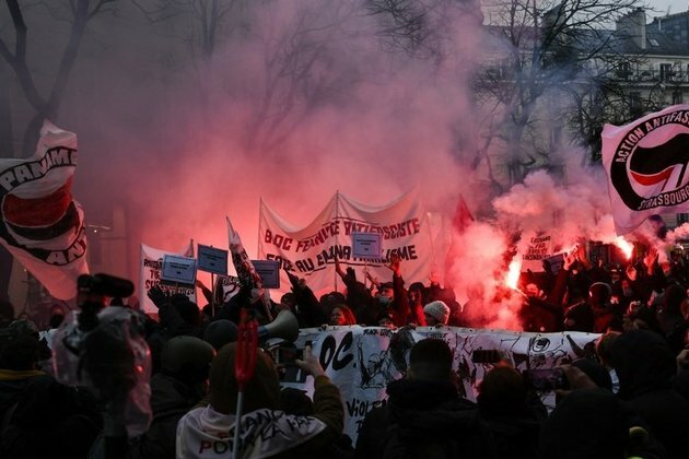 Antifa rioters attack cops at march against &#039;state violence