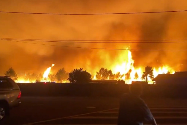 Wildfire forces over 10,000 to move overnight in southwestern France