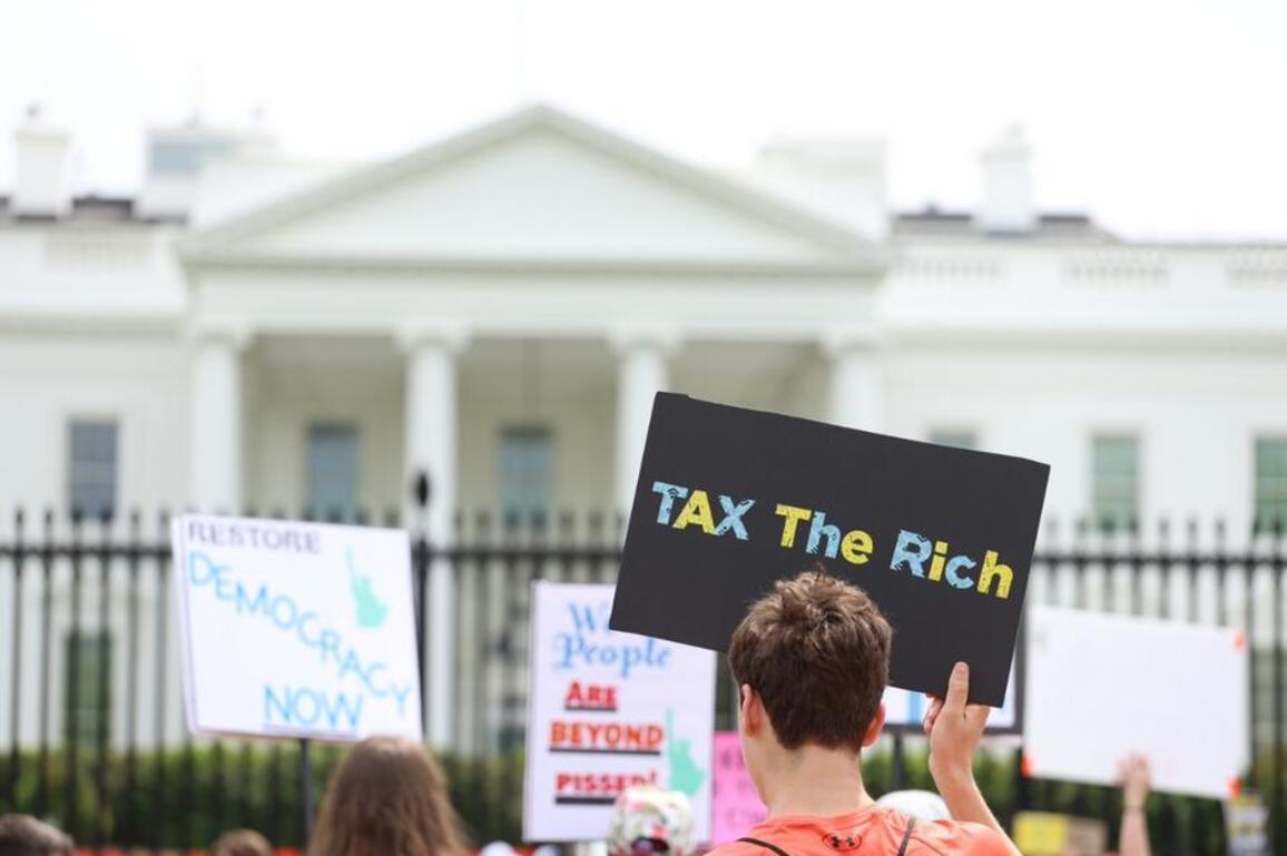Trump's tariff, trade deals come under fire from experts at home, abroad