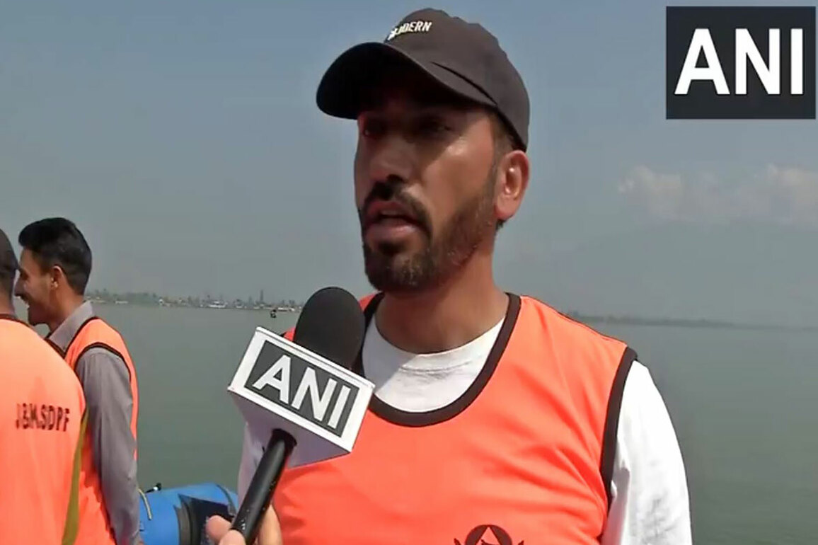 J-K : SDRF personnel conduct mock drill at Dal Lake following MHA directive