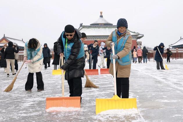 China's transport networks mobilize to ensure safety amid major cold wave