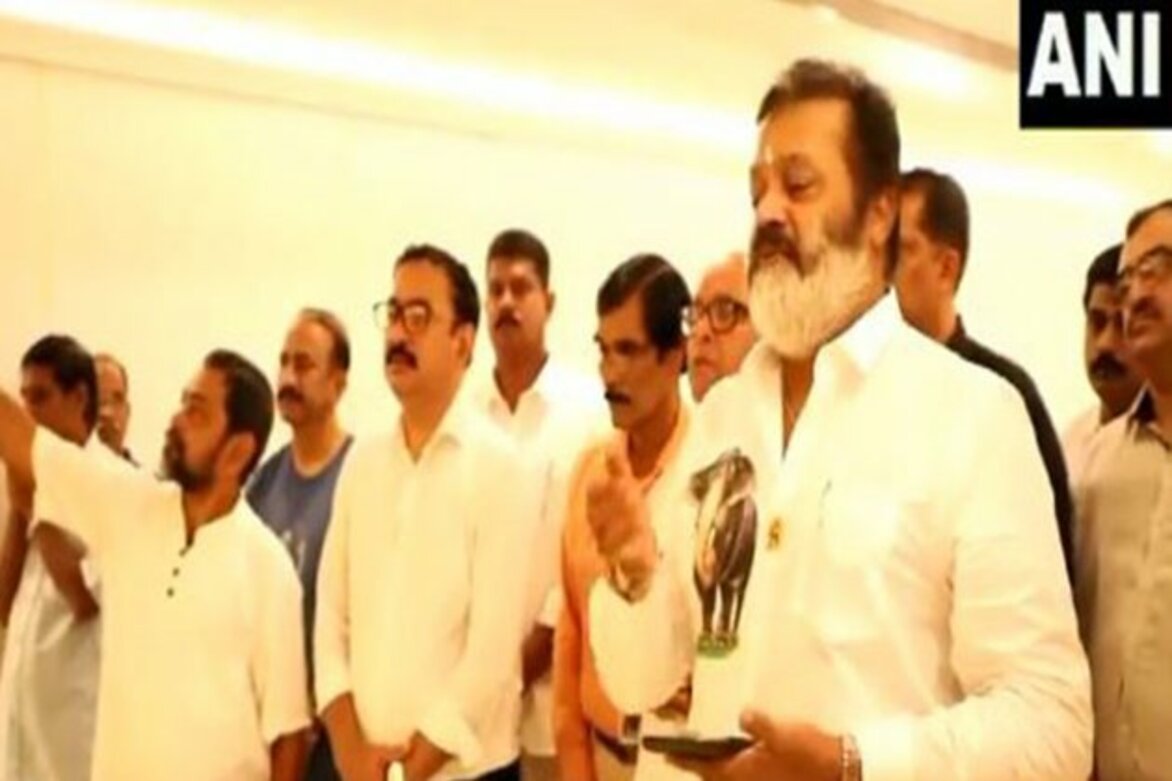 Suresh Gopi presents golden rosary to Lourdes Metropolitan Cathedral in Kerala's Thrissur
