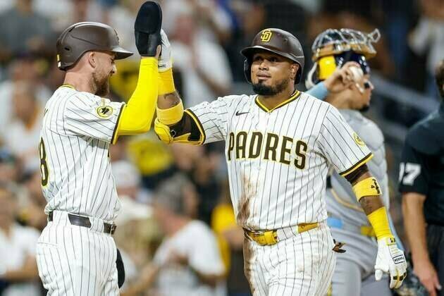 Padres blank Brewers, tighten race for top NL wild card