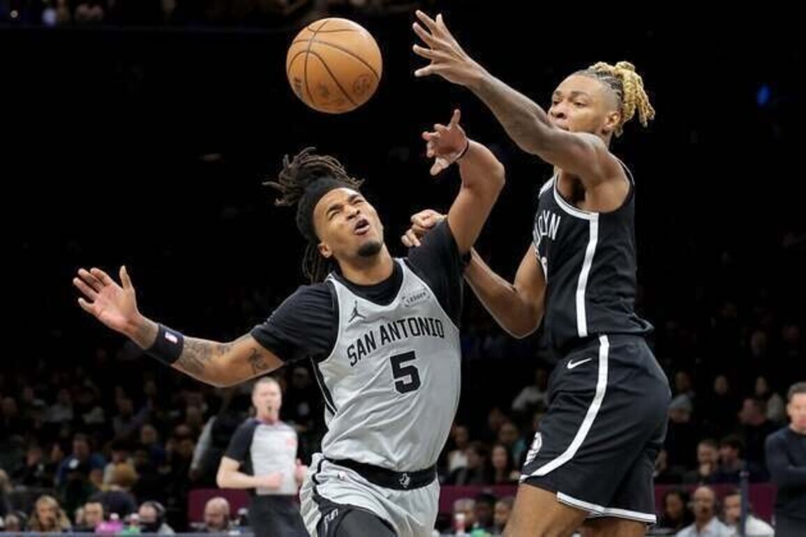 Julian Champagnie enjoys homecoming as Spurs' streak hits 11