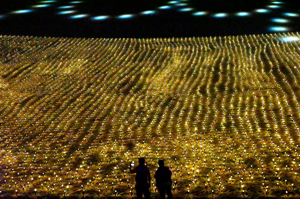 CHINA-GANSU-DUNHUANG-MINGSHA MOUNTAIN-LIGHT (CN)