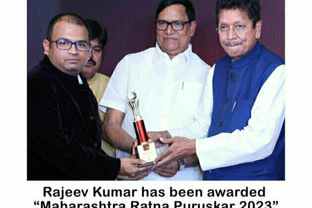 Mangal Lodha, the Maharashtra Minister of Tourism, presented Rajeev Kumar with the "Maharashtra Ratna Puruskar 2023" on January 29