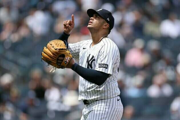 Yankees place RHP Fernando Cruz (oblique) on IL