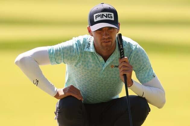 Massive pack chasing Alex Smalley at PGA Championship