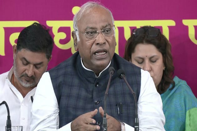 "PM Modi only abuses the Congress" says Mallikarjun Kharge as he unveils Rajasthan election manifesto