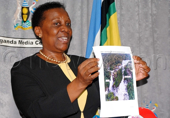 uloni displaying a picture of huru alls while explaining the recent interest in constructing a hydropower dam at the site hoto by ary ansiime