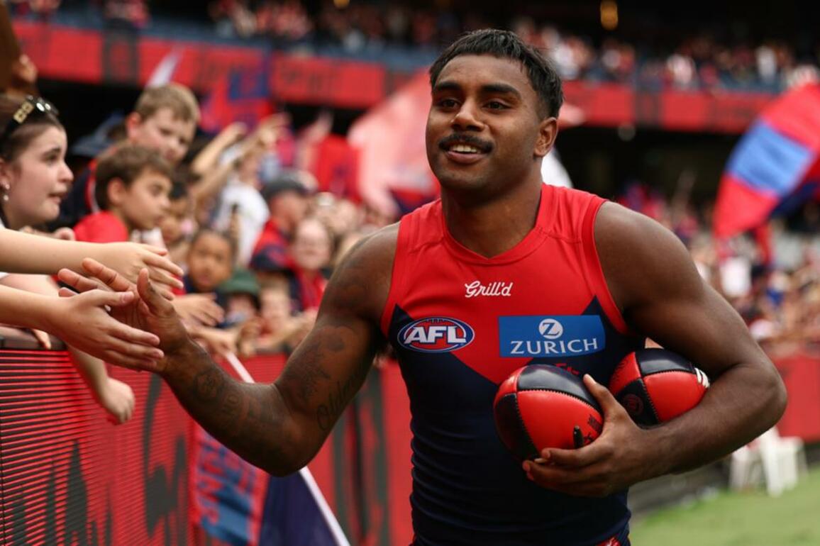 Kysaiah Pickett kicks five goals for Melbourne Demons in electric display against Fremantle Dockers