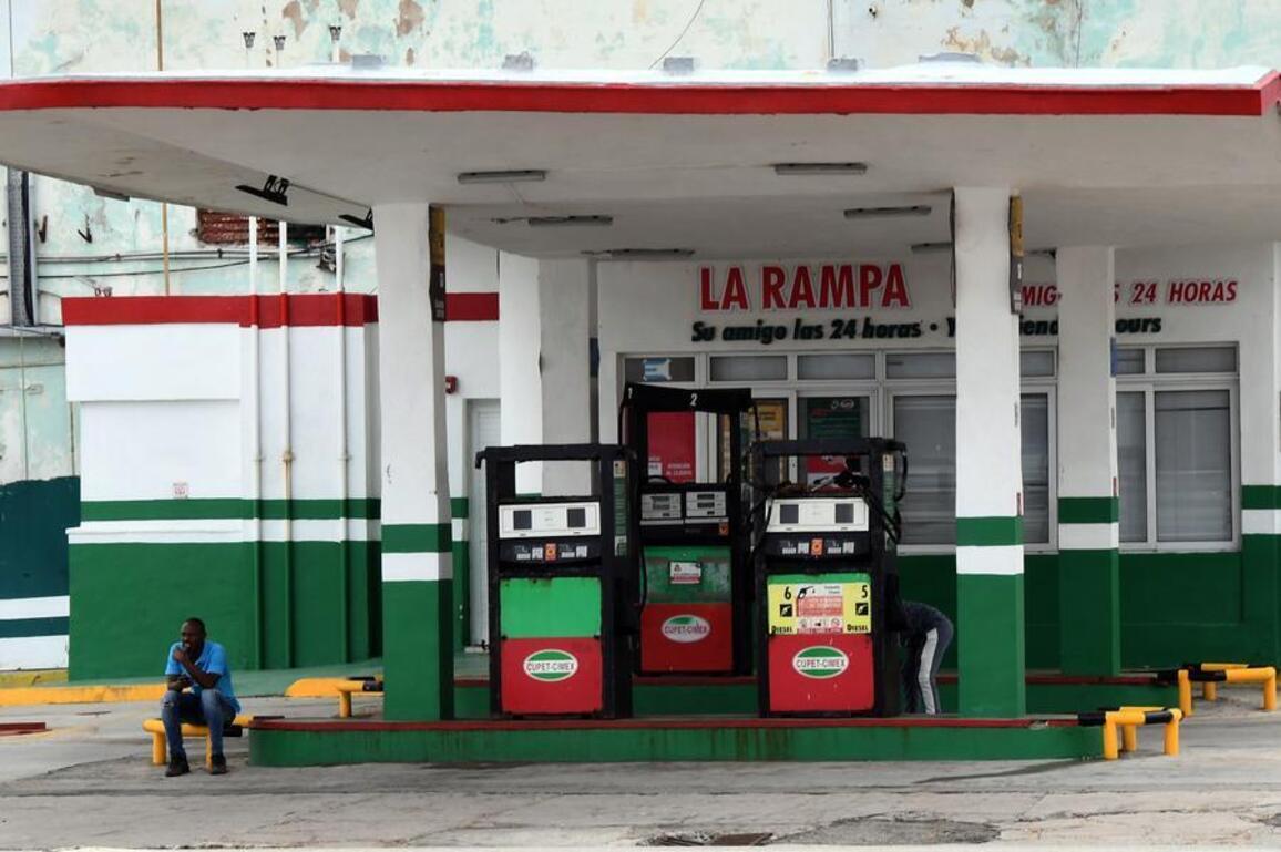 Explainer: What does Washington's loosening oil blockade mean for Cuba?