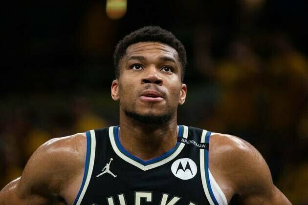 Giannis Antetokounmpo (COVID) misses Bucks' media day