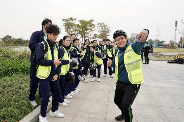 Young minds en route: Macao students explore Hengqin's transformation