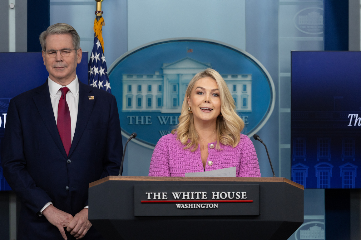 U.S.-WASHINGTON, D.C.-WHITE HOUSE-PRESS BRIEFING-AMAZON