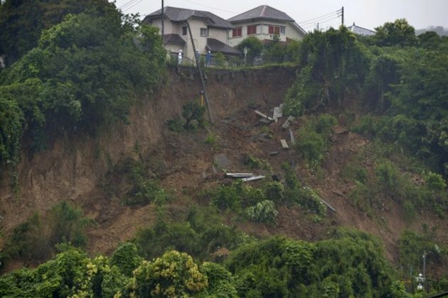 1 dead, 2 injured after mudslide hits Sichuan province