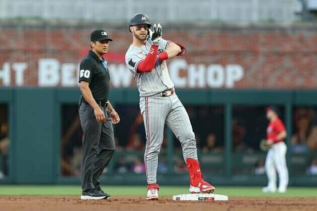 Braves score five runs in eighth, overtake Twins
