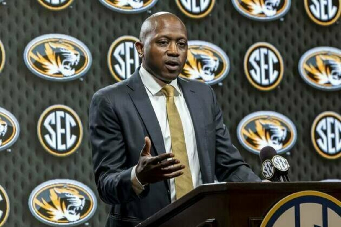 Missouri holds off Southeast Missouri State behind Mark Mitchell