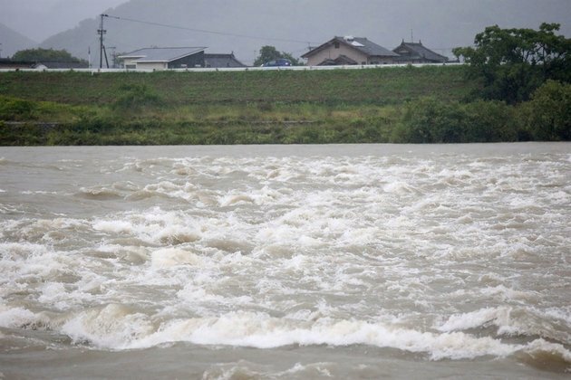 Floods kill 12 people in western Uganda