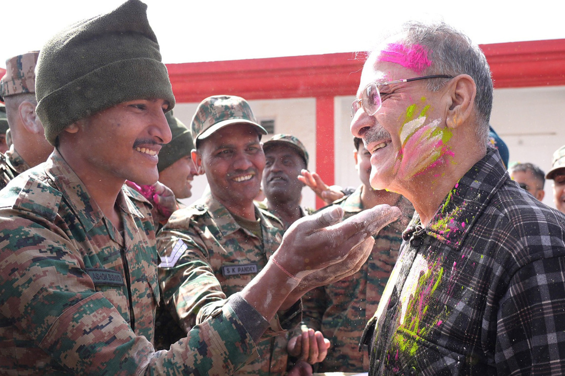 Ladakh LG Kavinder Gupta celebrates Holi with Indian Army's Fire & Fury Corps