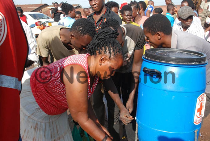  eople wash hands at a market in ampala to stop the spread of coronavirus but forget to social distance 