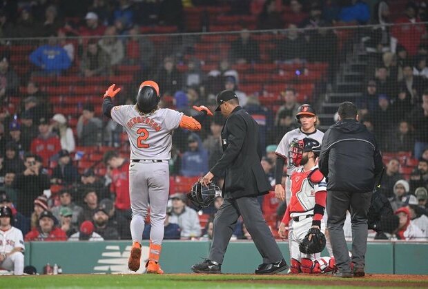 Orioles score six in 10th to sweep Red Sox