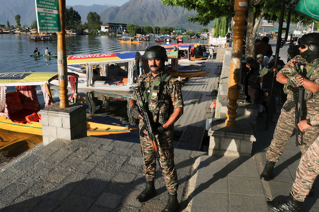 KASHMIR-SRINAGAR-INDIAN PARAMILITARY TROOPERS