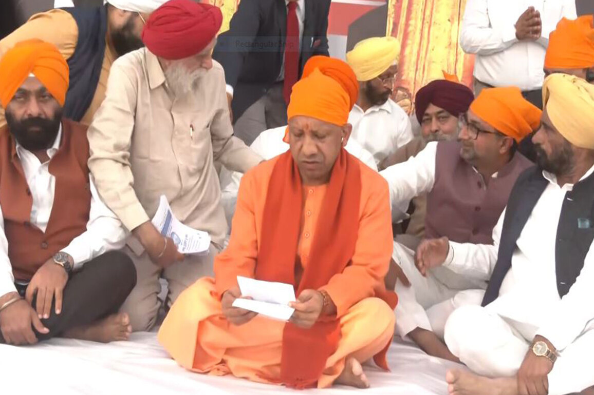 CM Yogi participates in 'Special Gurumati Samagam' in Lucknow