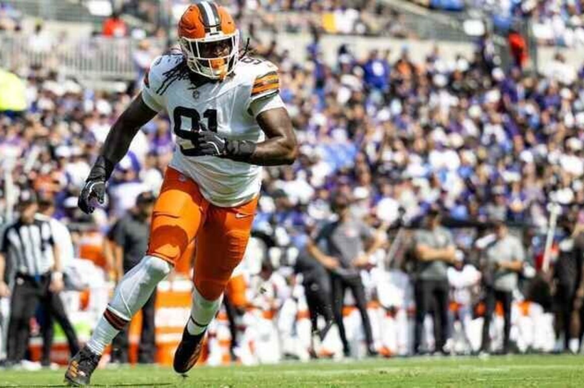 DE Alex Wright voted Browns 2025 Ed Block Courage Award recipient