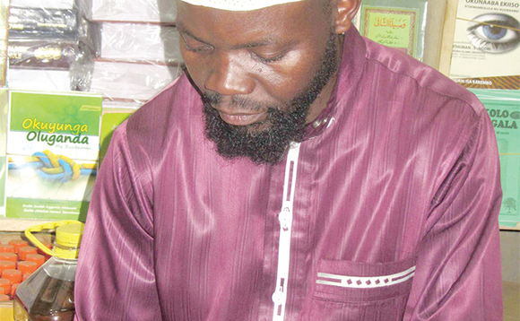 Omusiraamu ng'alaga obubaka bwa WhatsApp ku ssimu. Omusiraamu ng'alaga obubaka bwa WhatsApp ku ssimu.
