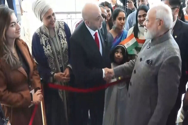 PM Modi receives warm welcome from Indian diaspora in Amman
