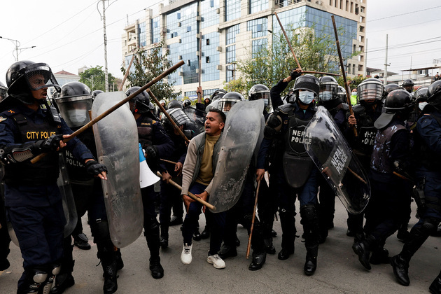 Nepal: Ex PM's supporters continue to hit streets against arrest, but participation diminishing