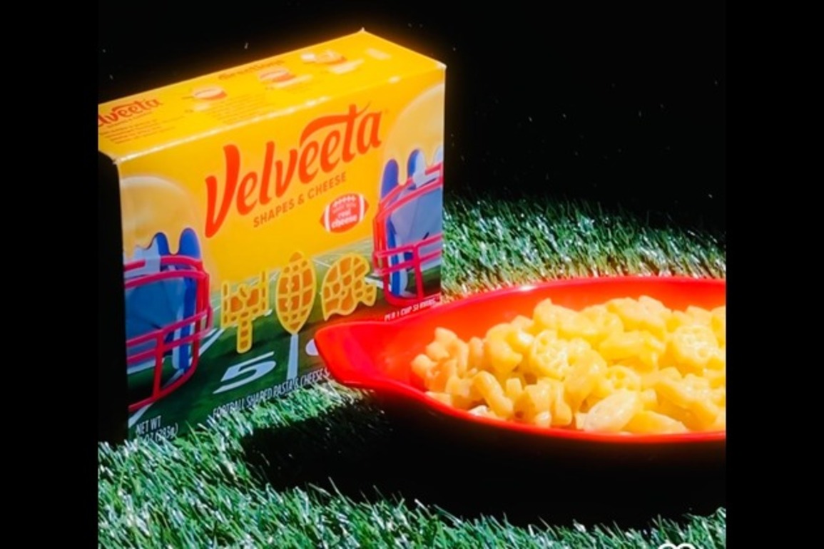 Kraft Heinz considers split as sales slide, investors lose faith